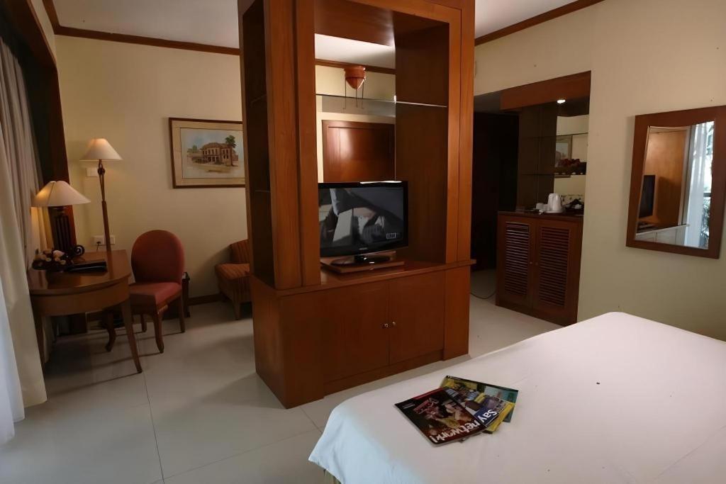 Makassar Golden Hotel Exteriör bild